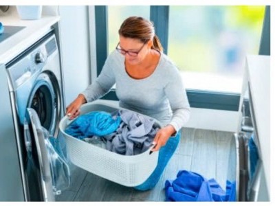 Có Nên Xử lý vết bẩn trước khi cho quần áo vào máy giặt công nghiệp không ?