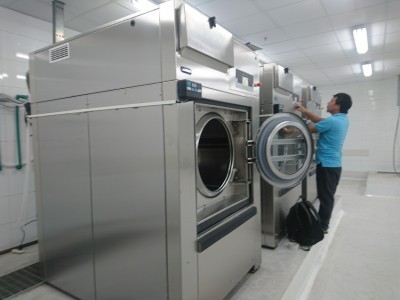 Những yếu tố ảnh hưởng đến tuổi thọ máy giặt công nghiệp